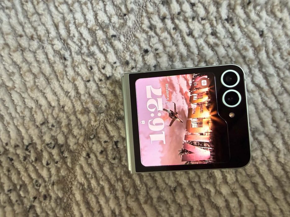 Samsung z flip 6 256GB 12 ram