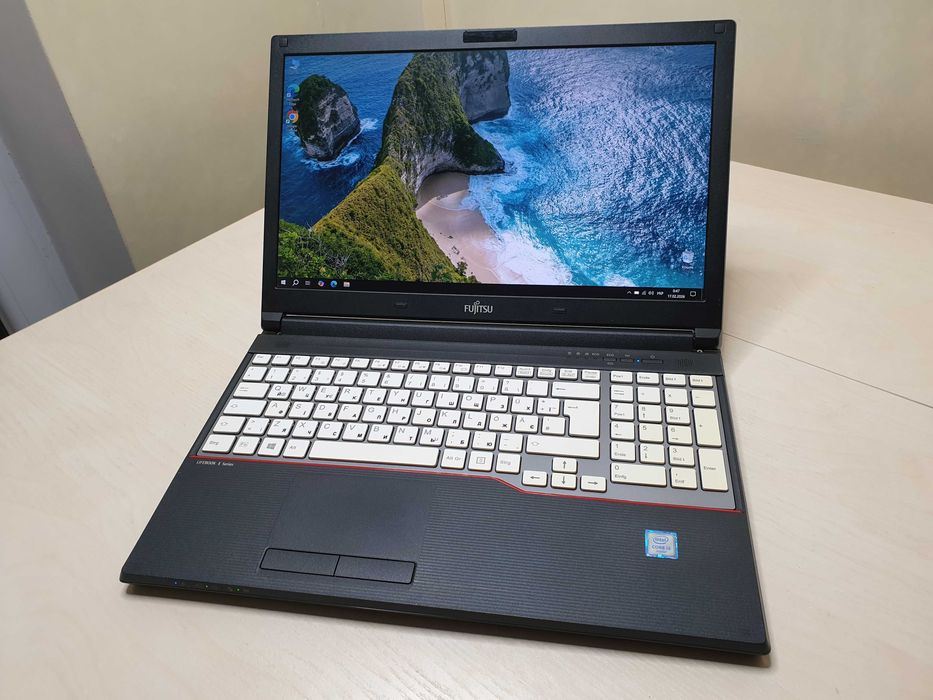 Потужний ноутбук Fujitsu / Intel Core i3-6100/SSD/RAM 8 GB/Full HD IPS/Батарея 6 годин