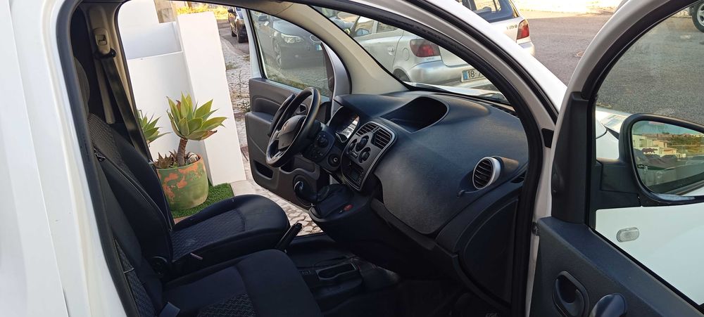 Renault Kangoo Business  2016 C/3 lugares,1 Proprietário , Nacional ,em ótimo estado.