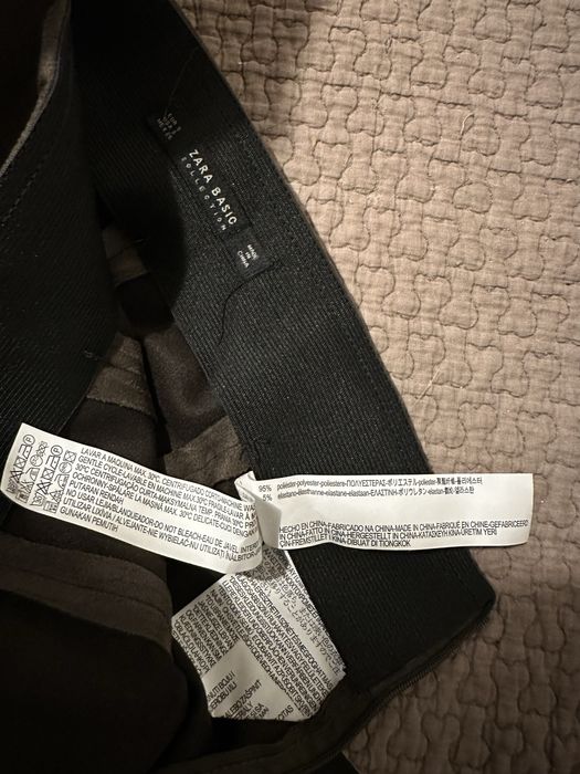 Calças efeito camurça, Zara, tamanho S com elastano.