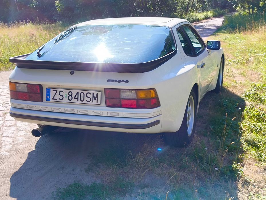 Samochód Porsche 944