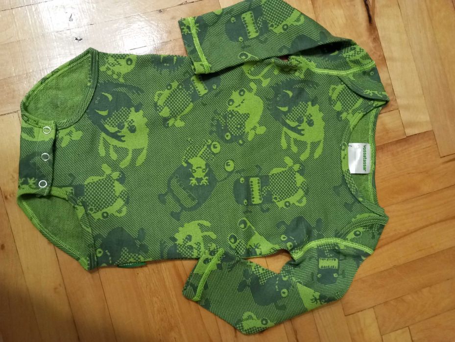 Vossatassar Nowe Body dziecięce 51% Wool rozm. 90/18-24 mies.