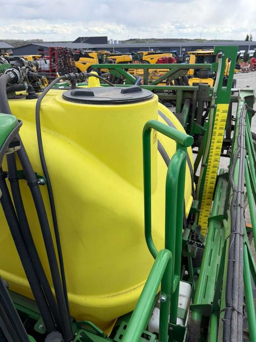 Обприскувач самохідний John Deere M4040