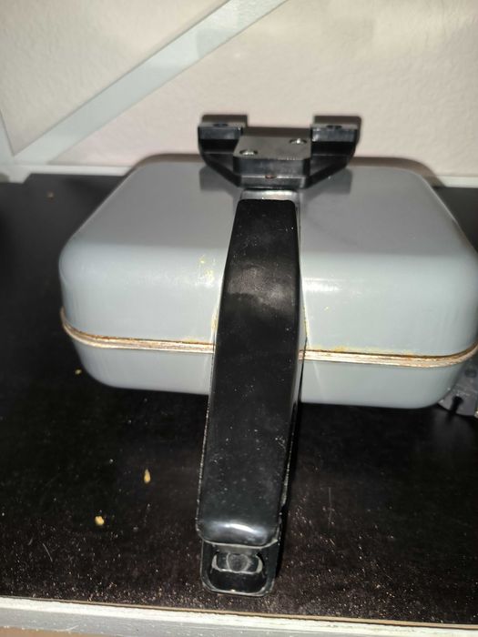 Электровафельница Ласунька( Електровафельниця ЄВ-1220.)