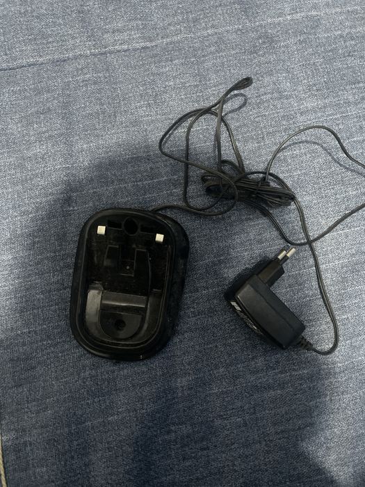 Carregador de tomada e base para rato