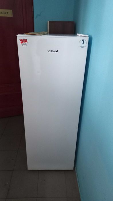 Продам морозильную камеру  Vestfrost CMF 144 W