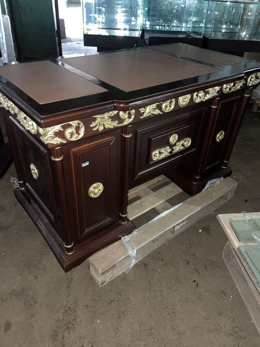 Продаётся три  необычных стола — дизайнерский.