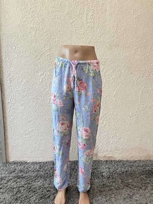 OYSHO damskie spodnie w róże M/L