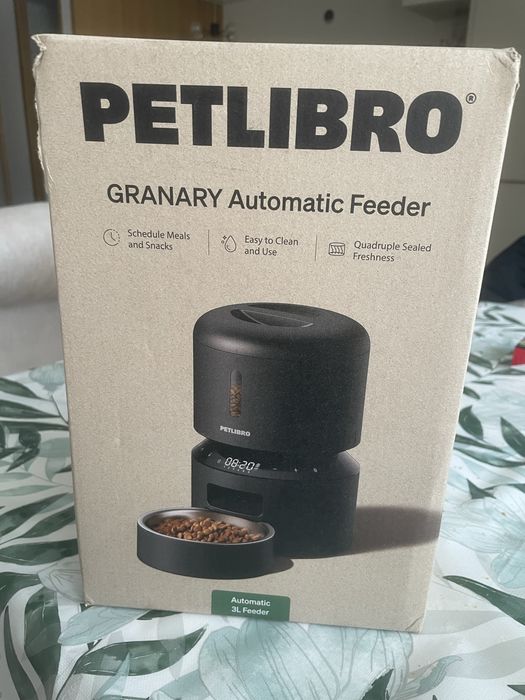 Dispensador de Comida Automático PETLIBRO Granary Preto 3L .
