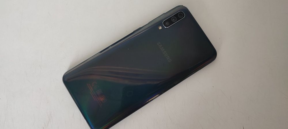 Продам Samsung a50 (a505fn)