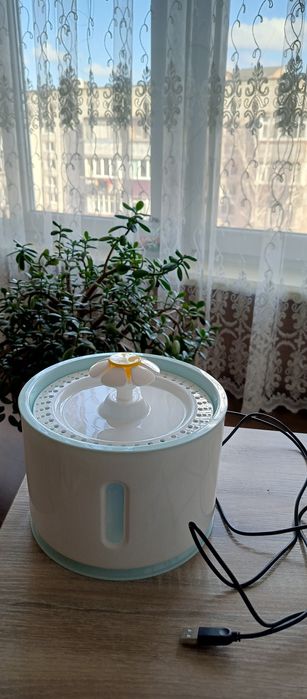 Продам поїлку фонтан для домашніх улюбленців.