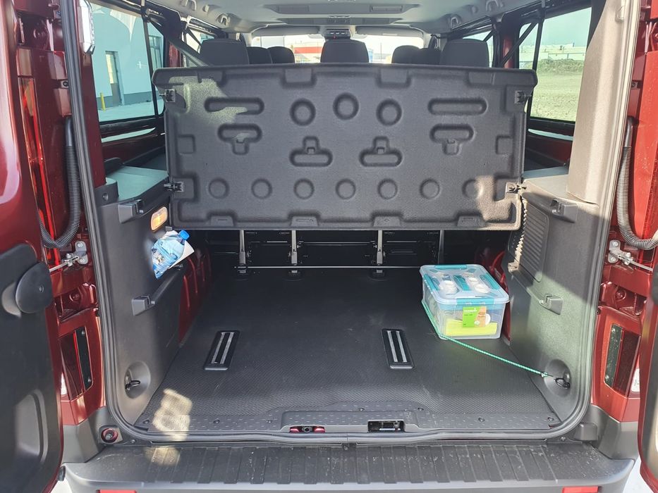Wynajem Renault Trafic 9 osobowy 2024r. nowy model