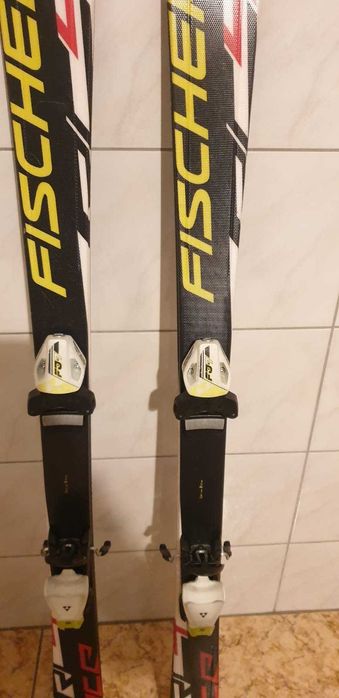 Narty Carvingowe Fischer RC4 JR 140cm w bardzo dobrym stanie