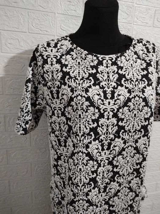 Sukienka śliczny wzór elastyczna rozmiar L cena 25 zł