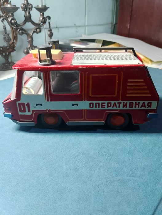 Іграшкова машинка "Рятувальна"