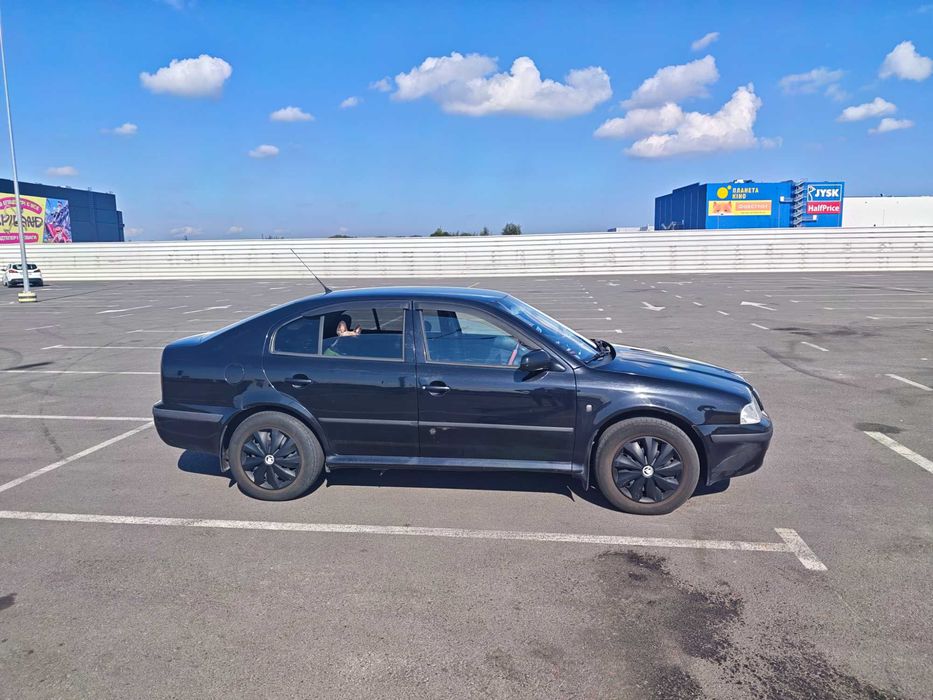Автомобіль Skoda Octavia Tour