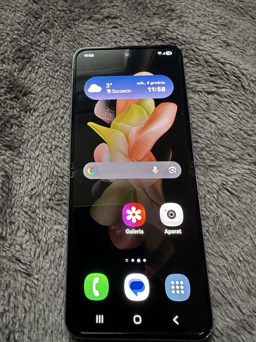 Samsung galaxy Zflip 4 8GB ram 256 GB pamiec