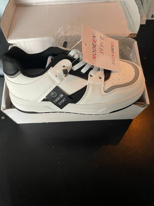 Кросівки на весну