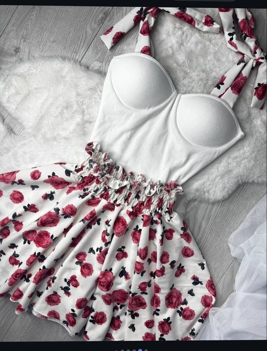 Ніжний комплект топ і спідниця