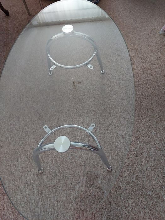 Журнальный столик из закаленного стекла.