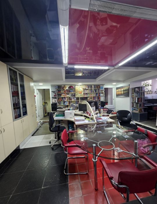 Продаж фасадного приміщення