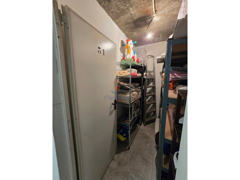 Apartamento T2 com Varanda, Parqueamento e Arrecadação | Alta de Li...