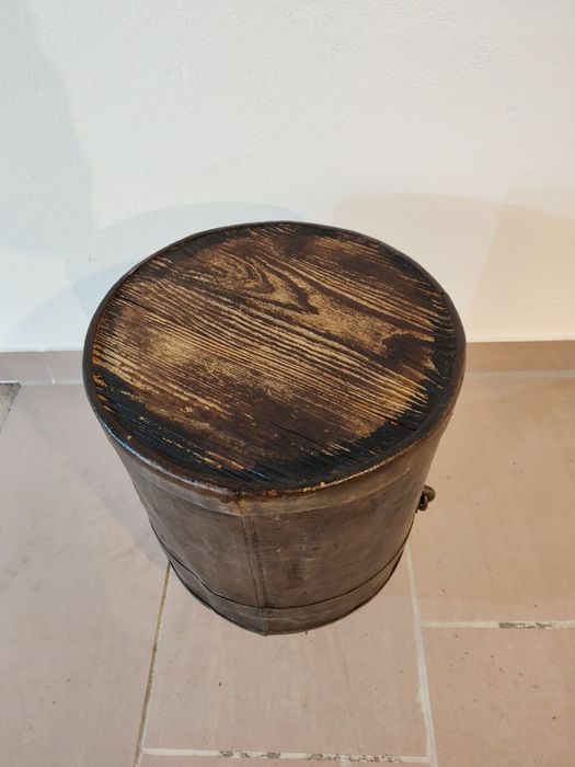 Balde de resina antigo