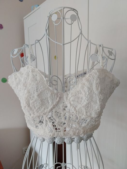 Bralette branco, Zara, Tamanho L, nunca usado. Com etiquetas