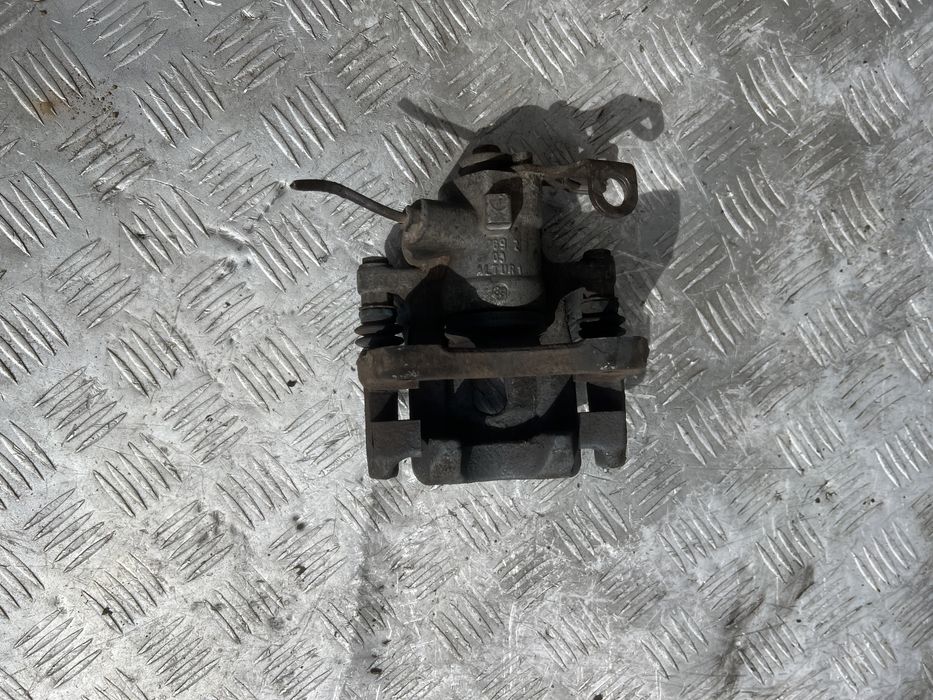 Задний суппорт Пежо 407 peugeot 407