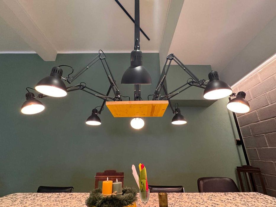 Candeeiro suspenso tipo “Aranha” com 8 luminárias, para mesa de jantar