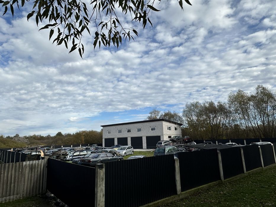 Продам будинок-гаражі