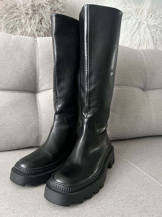 Сапоги чорні труби Mango