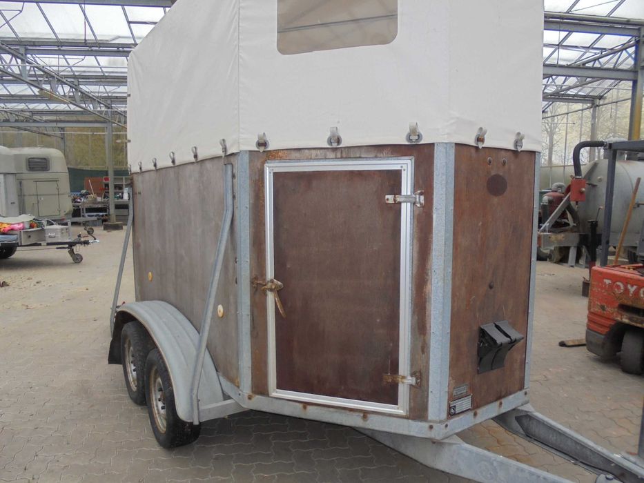 WITAM sprzedam BLOMERTA do przewozu KONI lup BYDTA