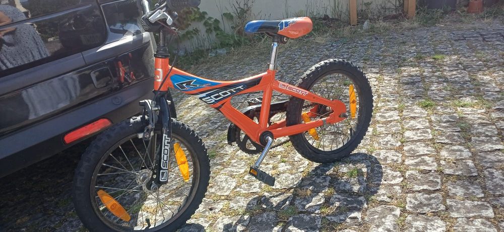 Bicicleta Scott Radical 160 infantil 
Roda ?
Sistema de freio de contrapedal original ?
Selim ajustável?
Preço: 80€?