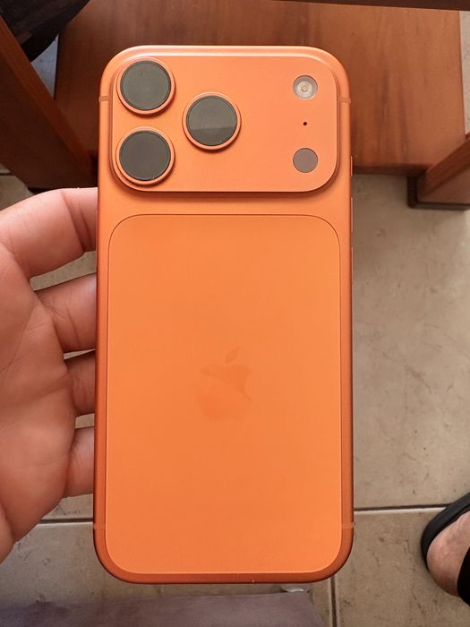 Iphone 17" pro 256gb Laranja.