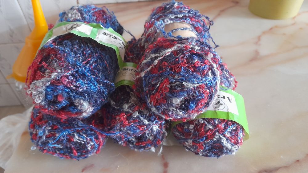 Sobras de Lãs lisas e fantasia - 8€ por kilo