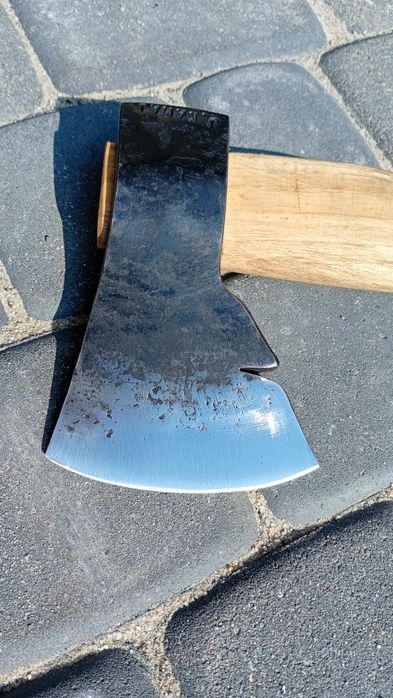 Ręcznie kuta siekiera średnia 1,2kg / 58cm akacja