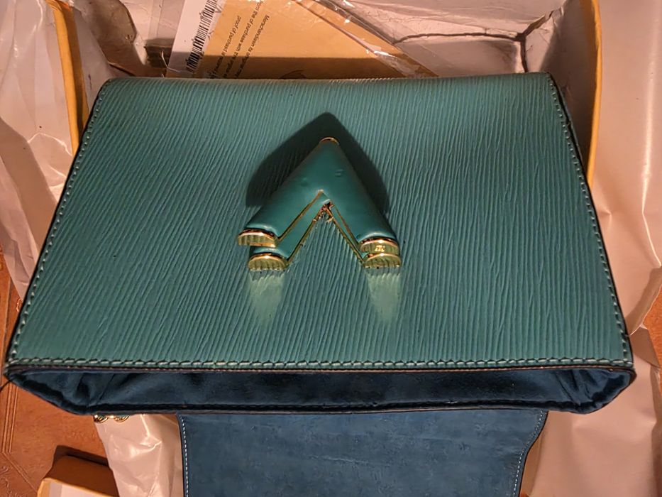 Mala LOUIS VUITTON, NOVA, com caixa.