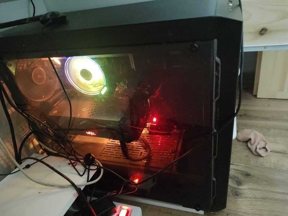 Komputer stacjonarny gaminhgowy AMD Ryzen 7 2700X