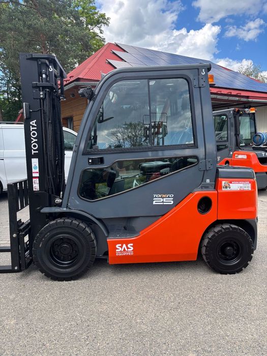 Toyota 8FDF25 diesel przesuw pozycjoner KABINA 2022r 88500netto 2022' 2,5T  8FDF25 sprowadzony 2,5T  PERFEKT dostawa diesel gwarancja BEZ DPF!!!