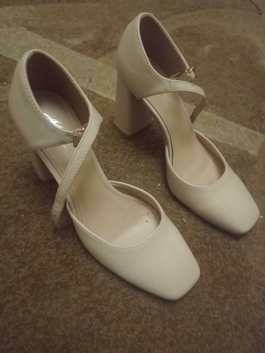 Buty damskie czółenka Mulanka rozmiar 39 beżowe skóra ekologiczna