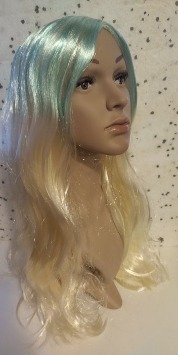 Peruka w dwóch kolorach