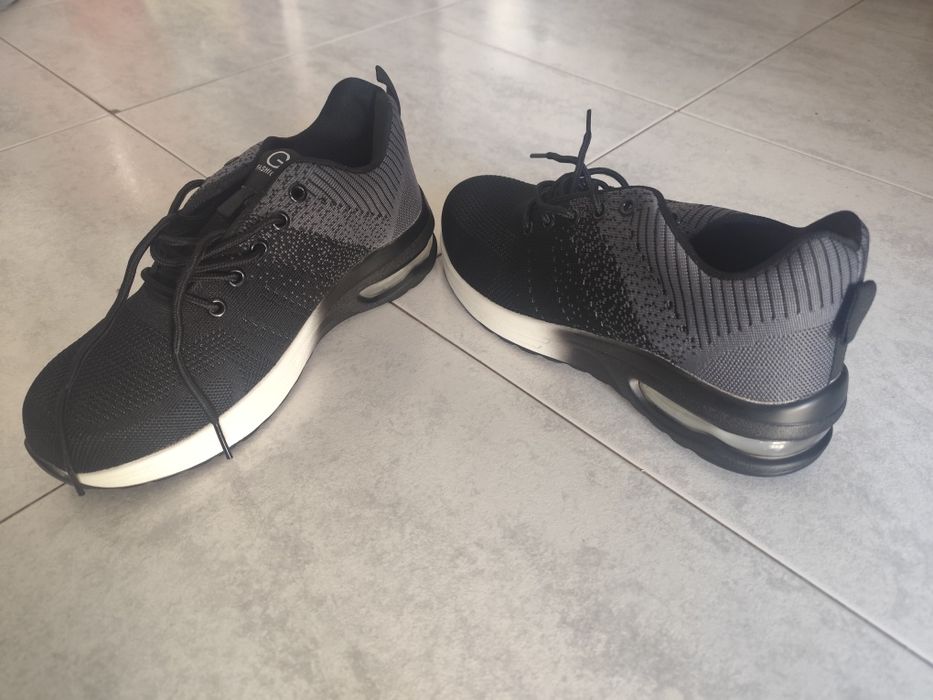 Tênis de biqueira de aco