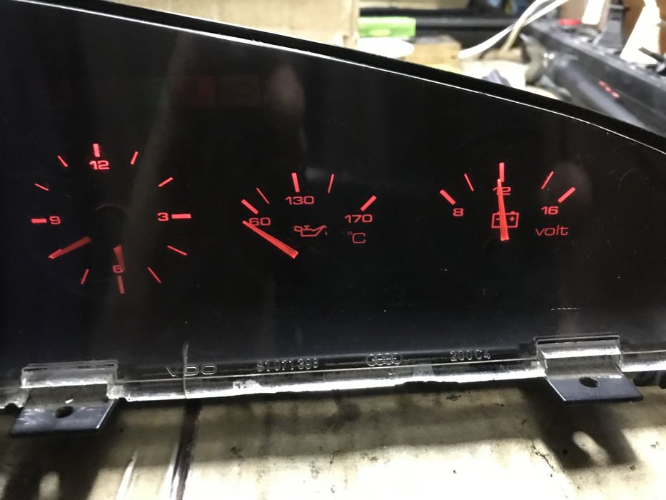 Ауди  а6 с4 , 100  дизель и  бензин, панель приборов.