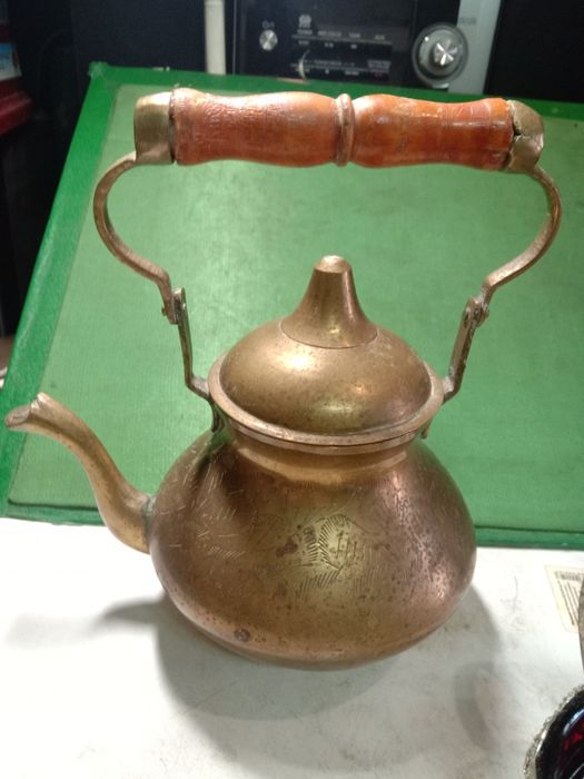 Вазы. Чайник. Молочник.