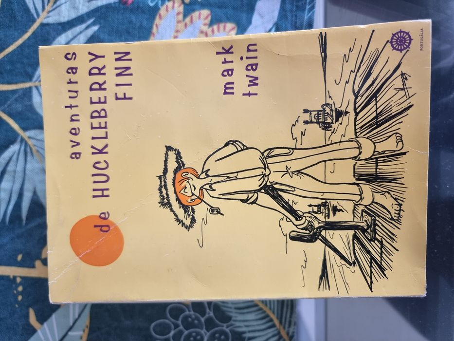 Livros vários em português