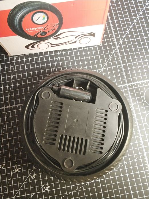 автомобільний компресор / насос на 3 атм