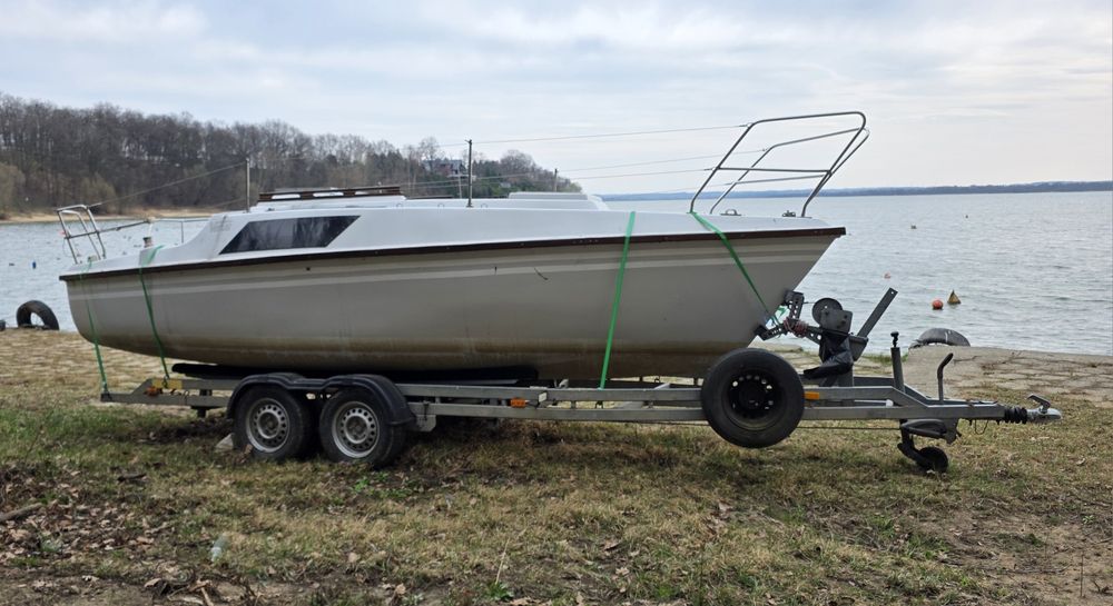 Łódź  kabinowa Venus