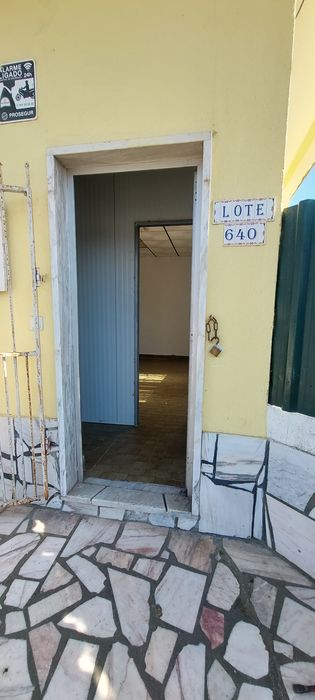Espaço para arrumos ou escritorios