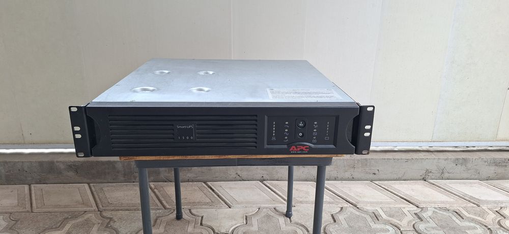 Безперебійник APC Smart-UPS 1500VA